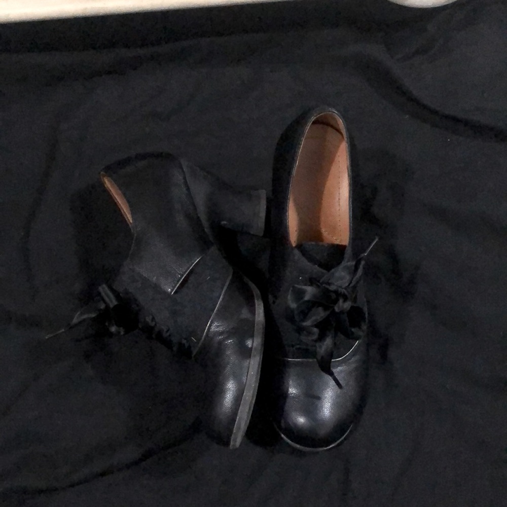 Black round toe heels